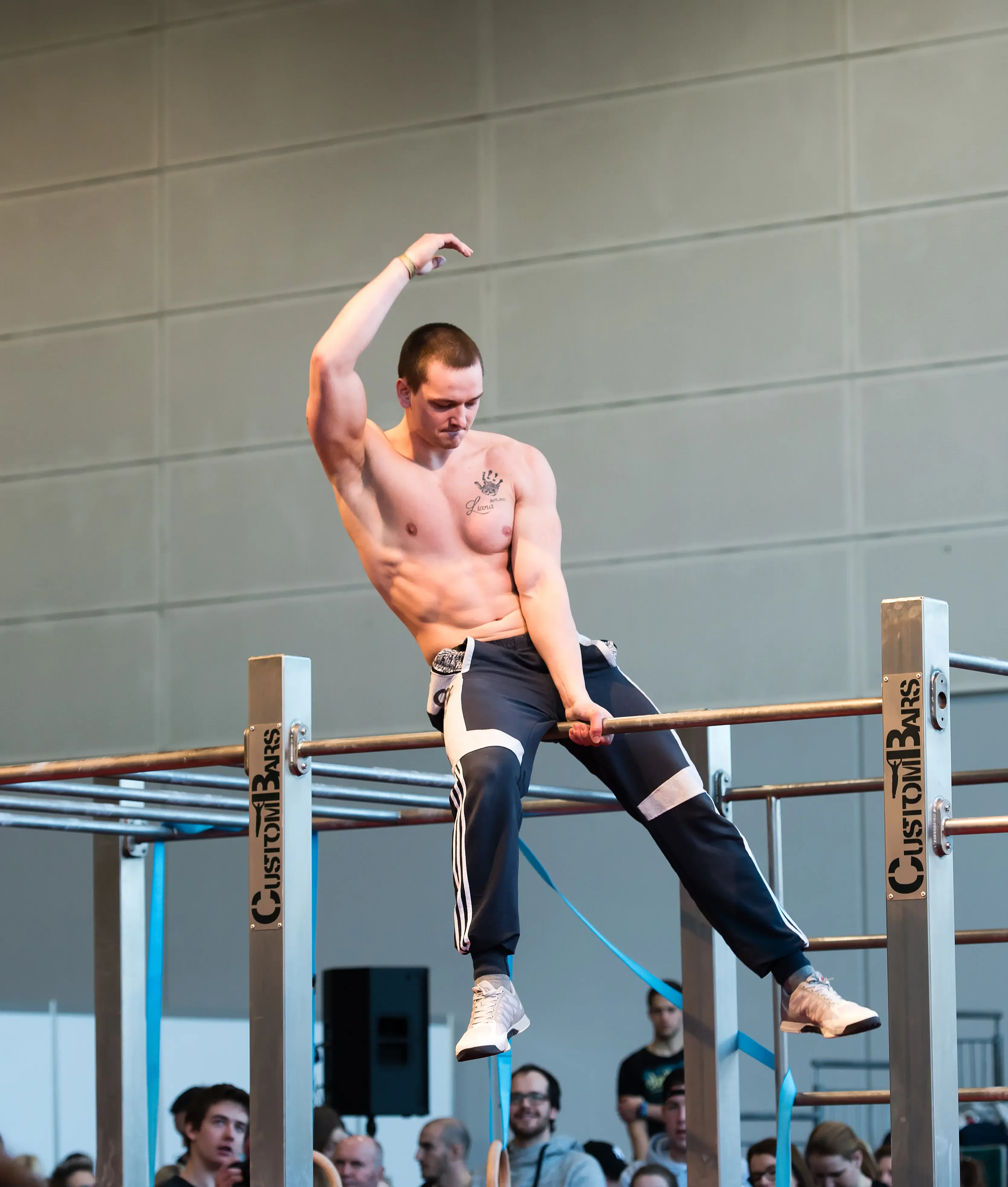 Audelà de l'écran : Combiner calisthenics video et pratique réelle.