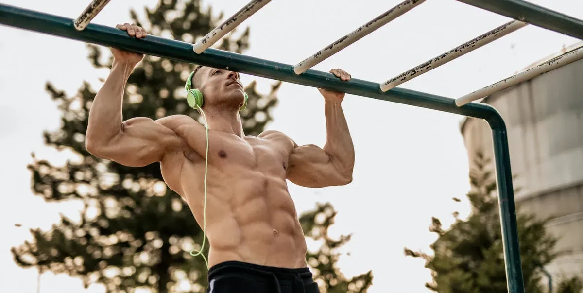 Audelà des Bases : Le Calisthenics Avancé et Ses Défis