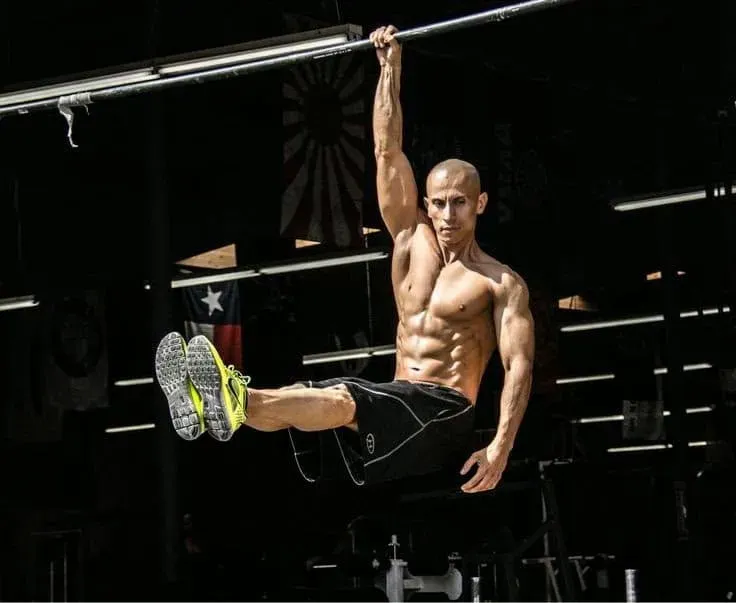 Combiner Calisthenics et Musculation : Une Stratégie Efficace ?