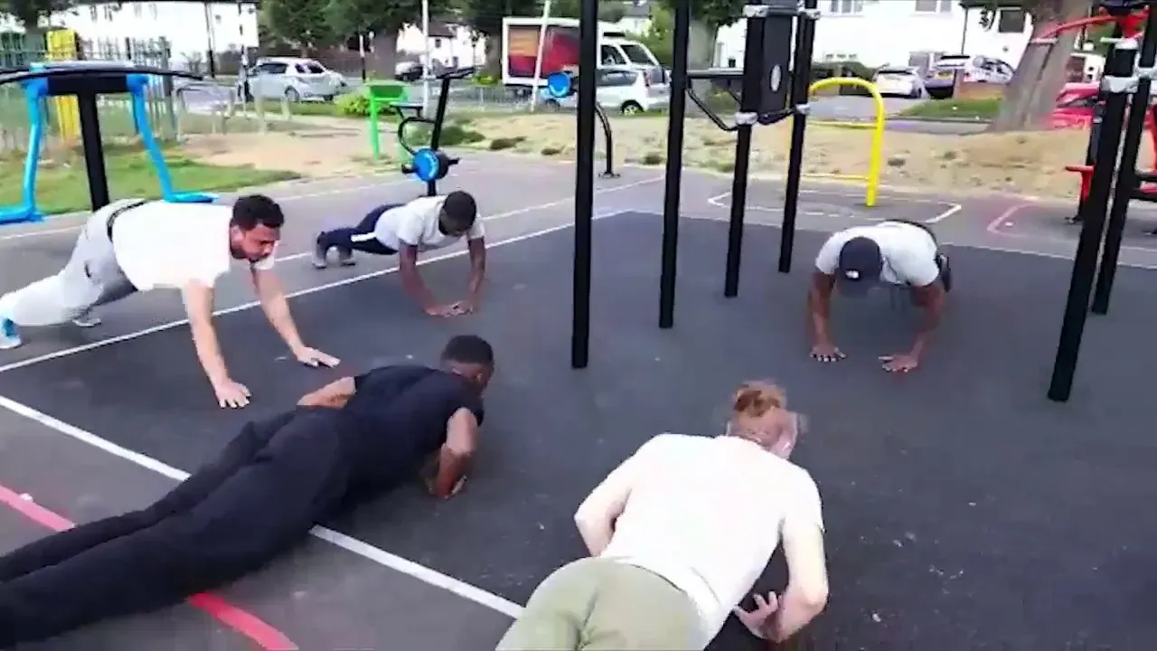 Équipement essentiel dans une zone calisthenics idéale