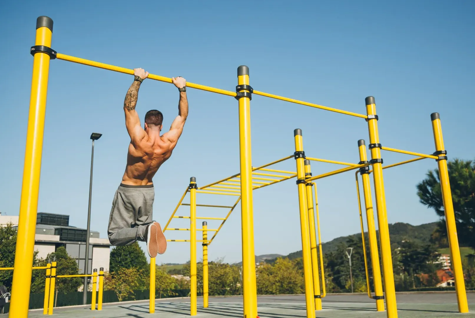 Équipement Essentiel pour la Calisthenics en Park