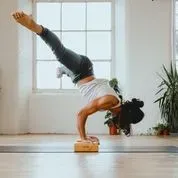 Les Bénéfices Concrets du Calisthenics Yoga pour Votre Corps