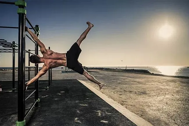 Les Exercices Clés et Comment Débuter en Calisthenics