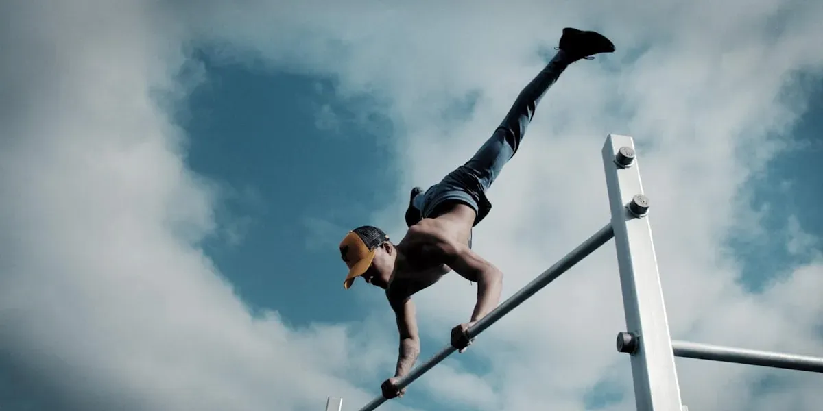 Progresser avec le calisthenics, même en anglais