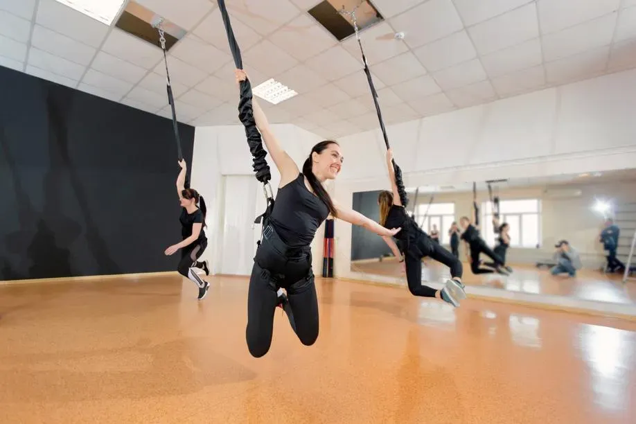 Progresser avec le gym élastique suspendu : Techniques avancées et erreurs à éviter